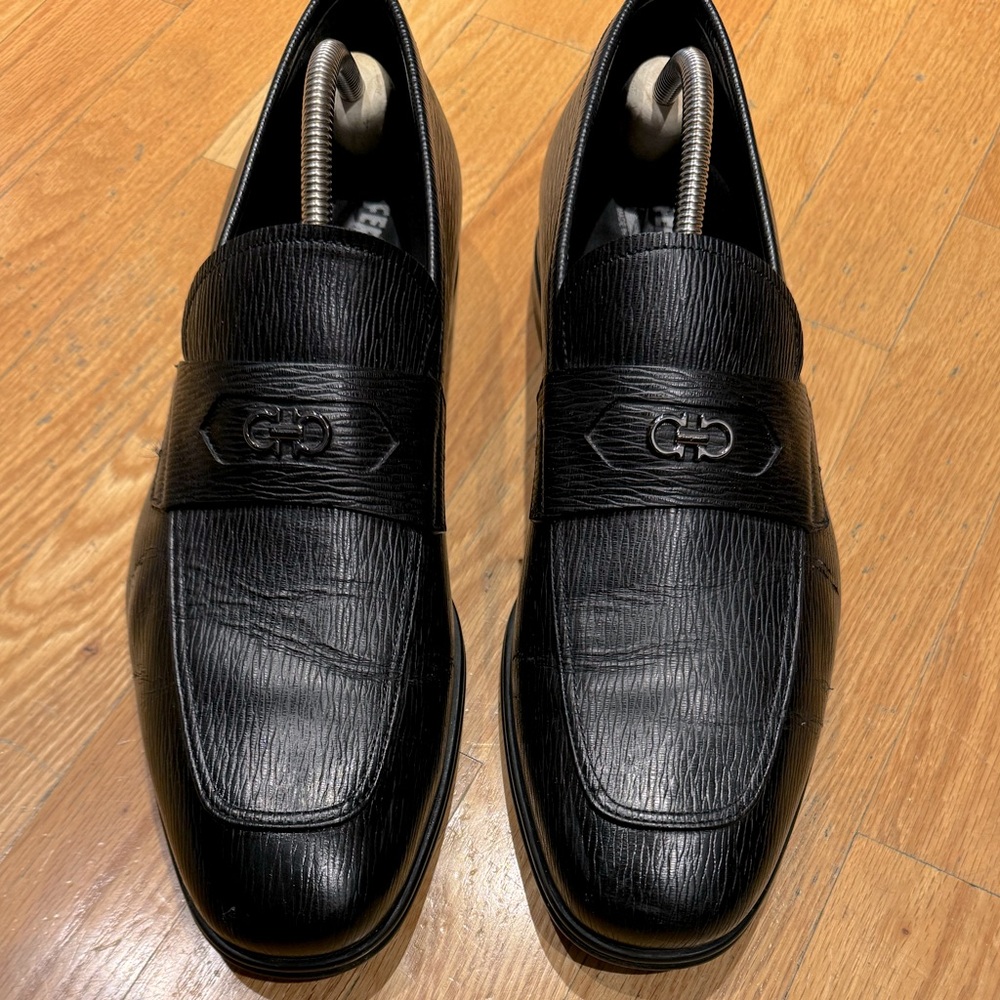 Ferragamo mens dress shoes . Beautiful grain leather size 12 .